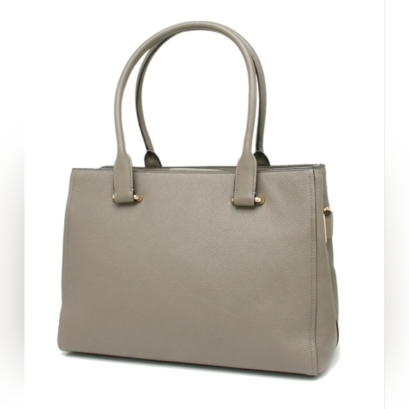 Coach Swagger - Picture 15 of 16